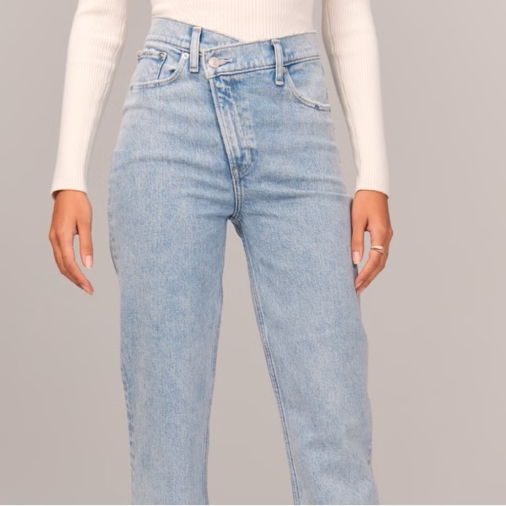 Abercrombie & Fitch Curve Love 90s Straight Ultra High Rise Asymmetrical Jeans